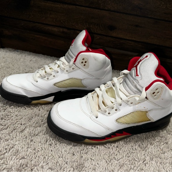 Air Jordan 5 - Picture 2 of 6